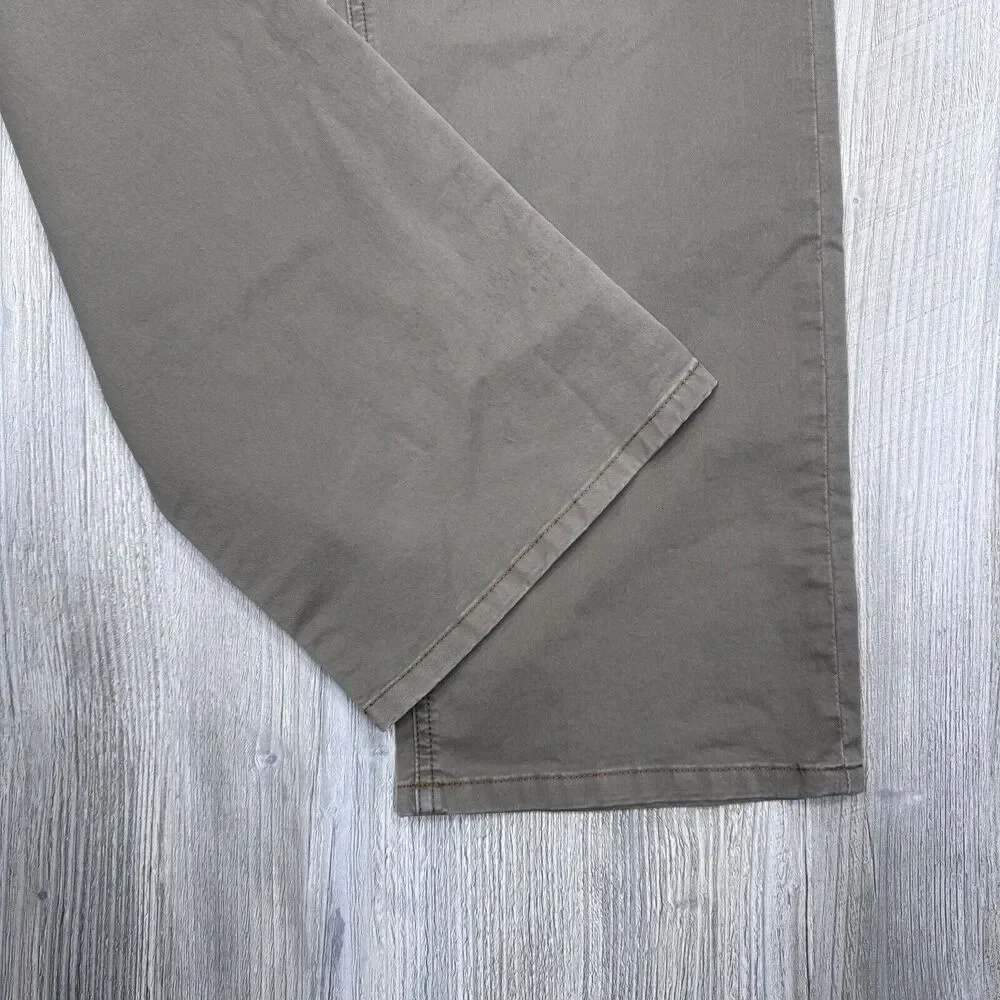 Tommy Bahama Khaki Pants Mens 38x32 Measures 38x31 Light Sage Beige Straight